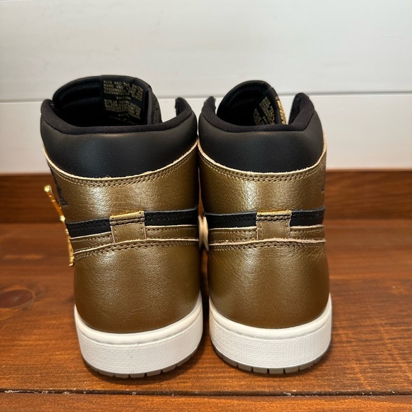 Men’s Jordan 1 Retro High OG Black And Gold Sneaker Shoe DZ5485-071 Size 9.5 NWB main image 8
